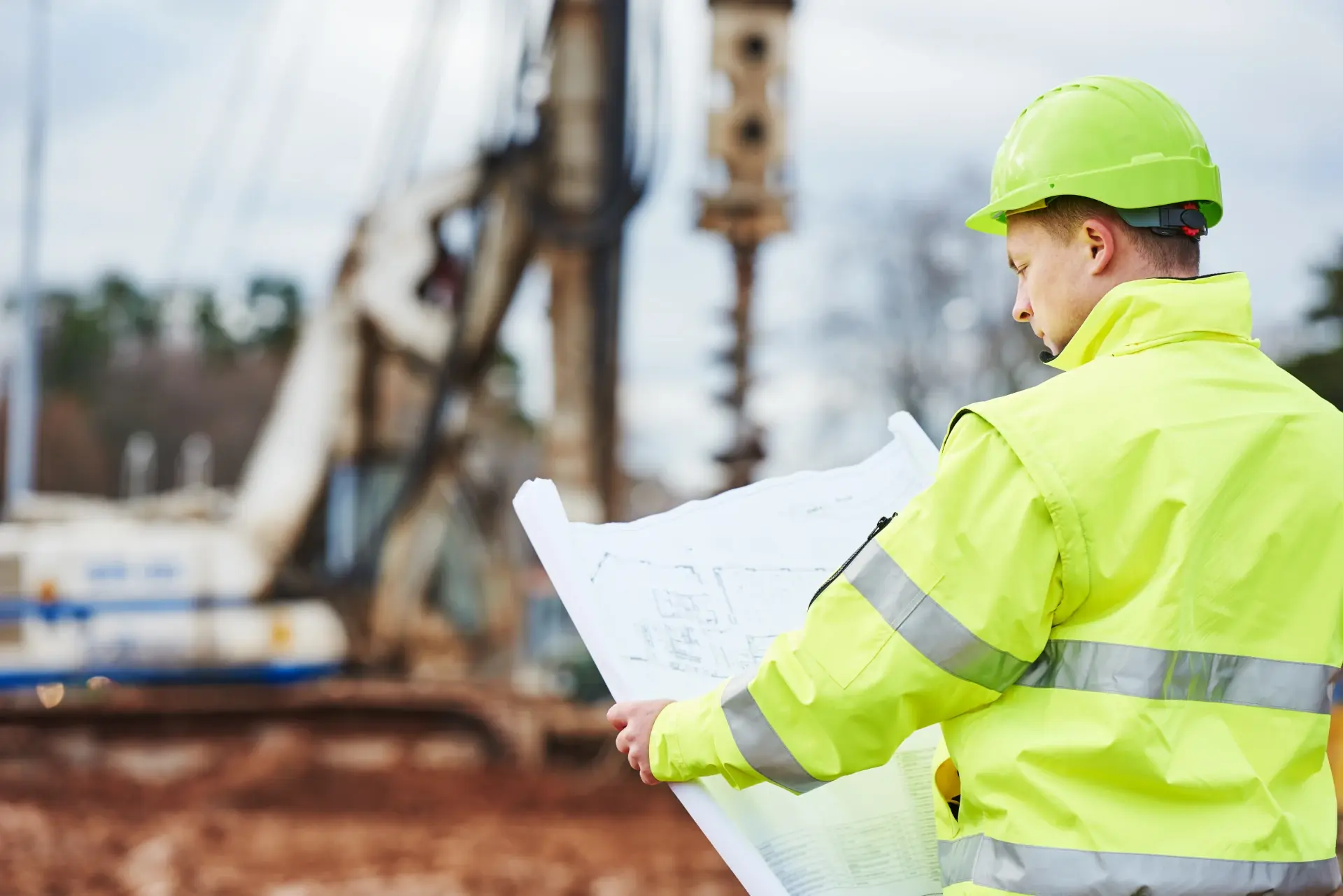 Builder_worksite_1920